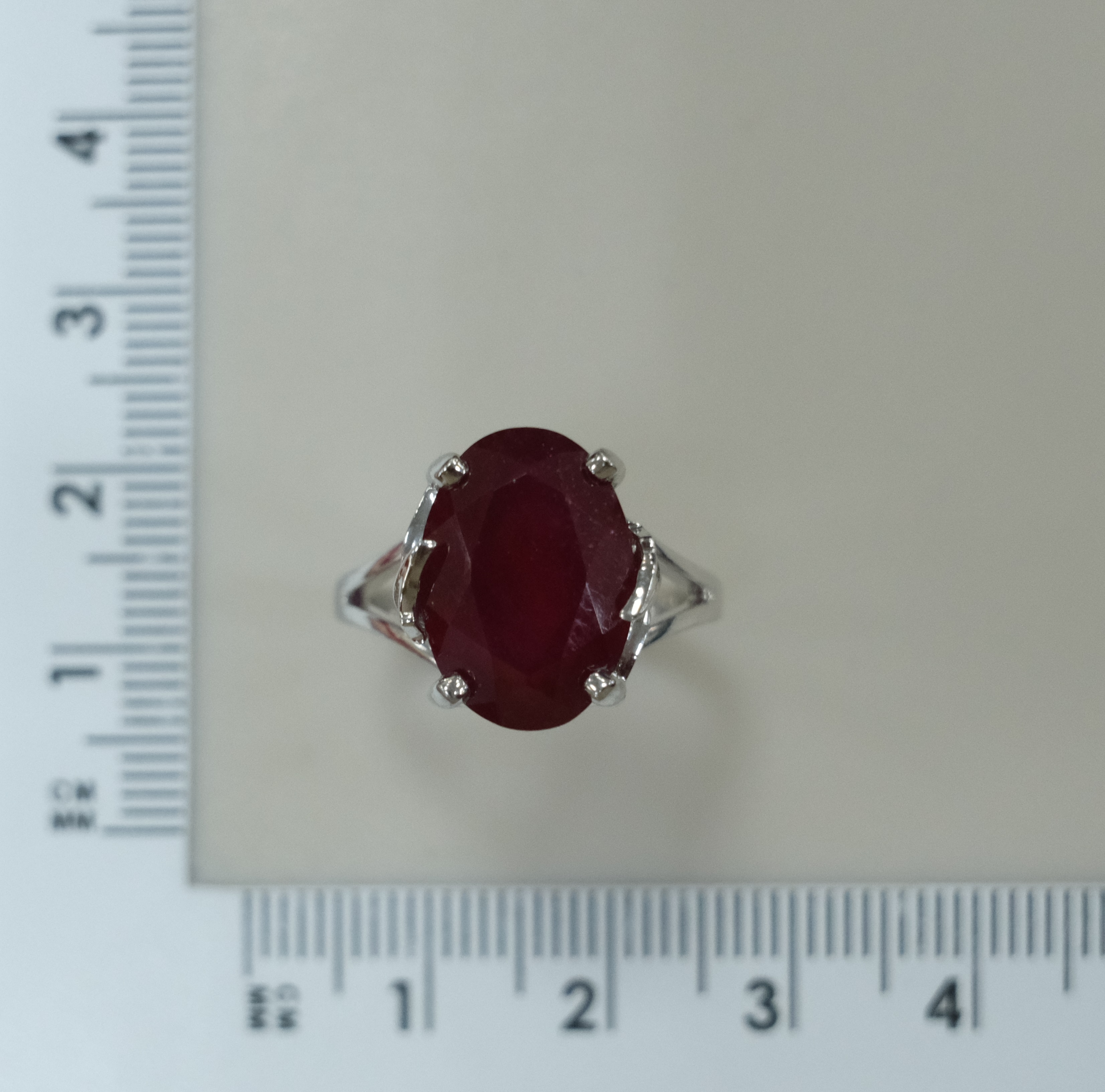 Серебряное кольцо с рубином